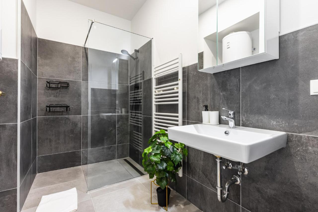 Classy And Elegant Apartments In A Calm Area فيينا المظهر الخارجي الصورة