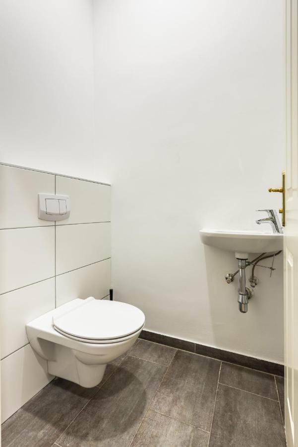 Classy And Elegant Apartments In A Calm Area فيينا المظهر الخارجي الصورة